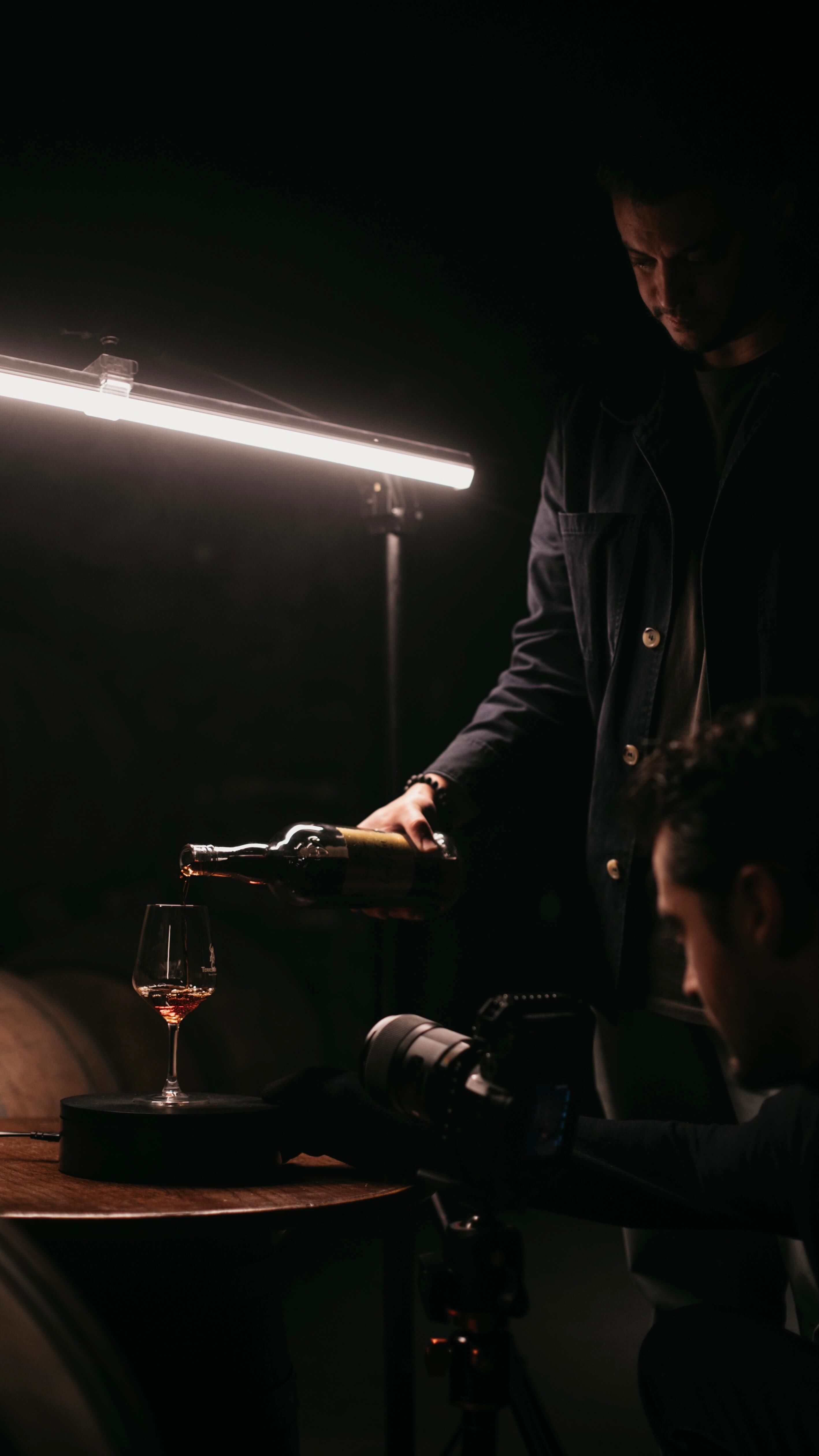 ???? Quand le studio shoot un grand cru de @terresdestemplie...